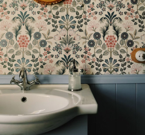 Bathroom with green and pink floral patterned wallpaper